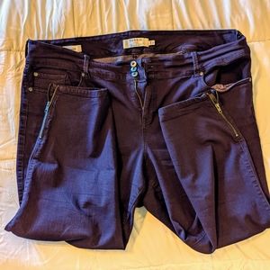 Torrid 26R Plum Zip Bottom Jegging